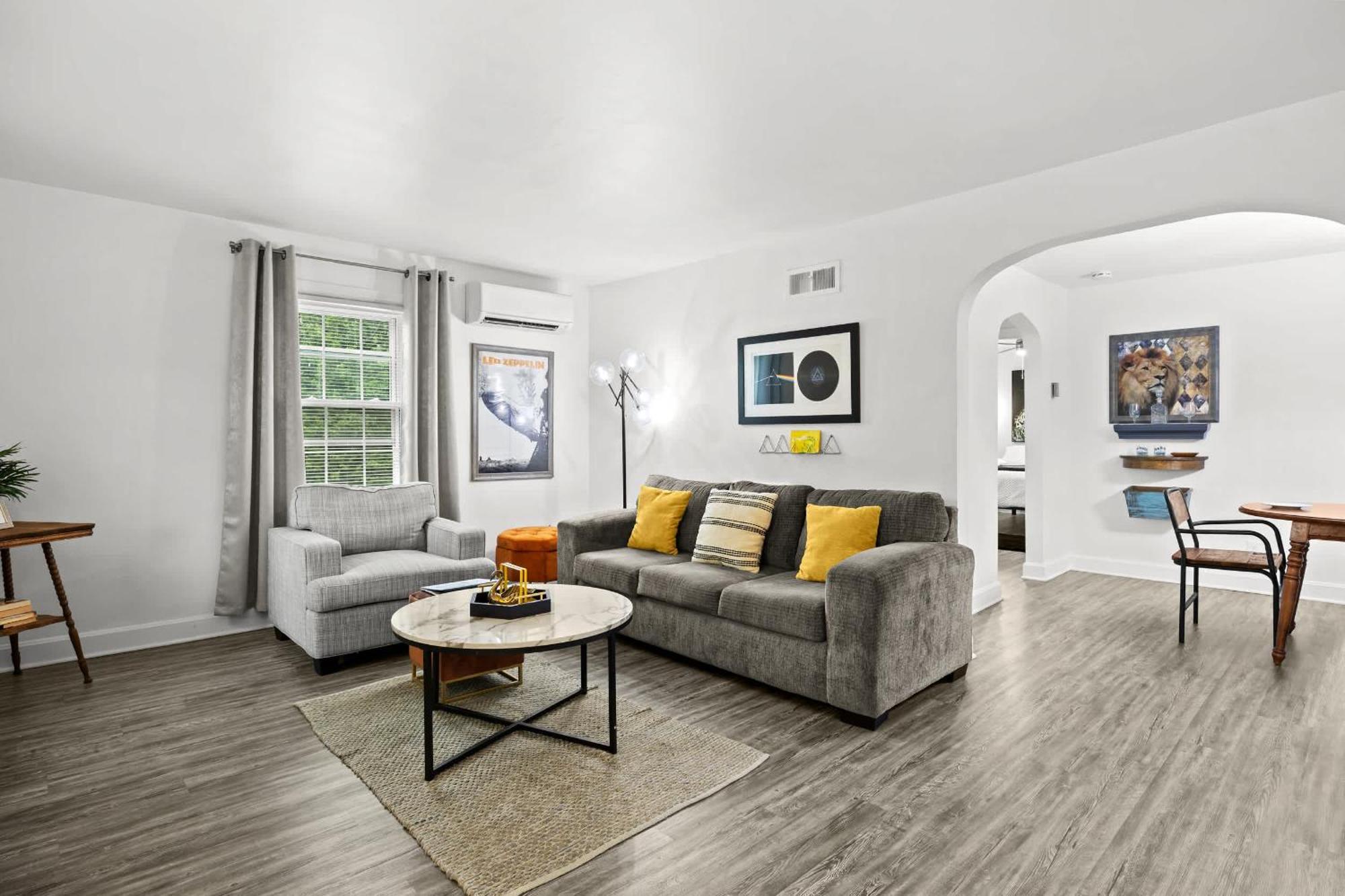 Modern Free Parking Prime Location Apartment Louisville